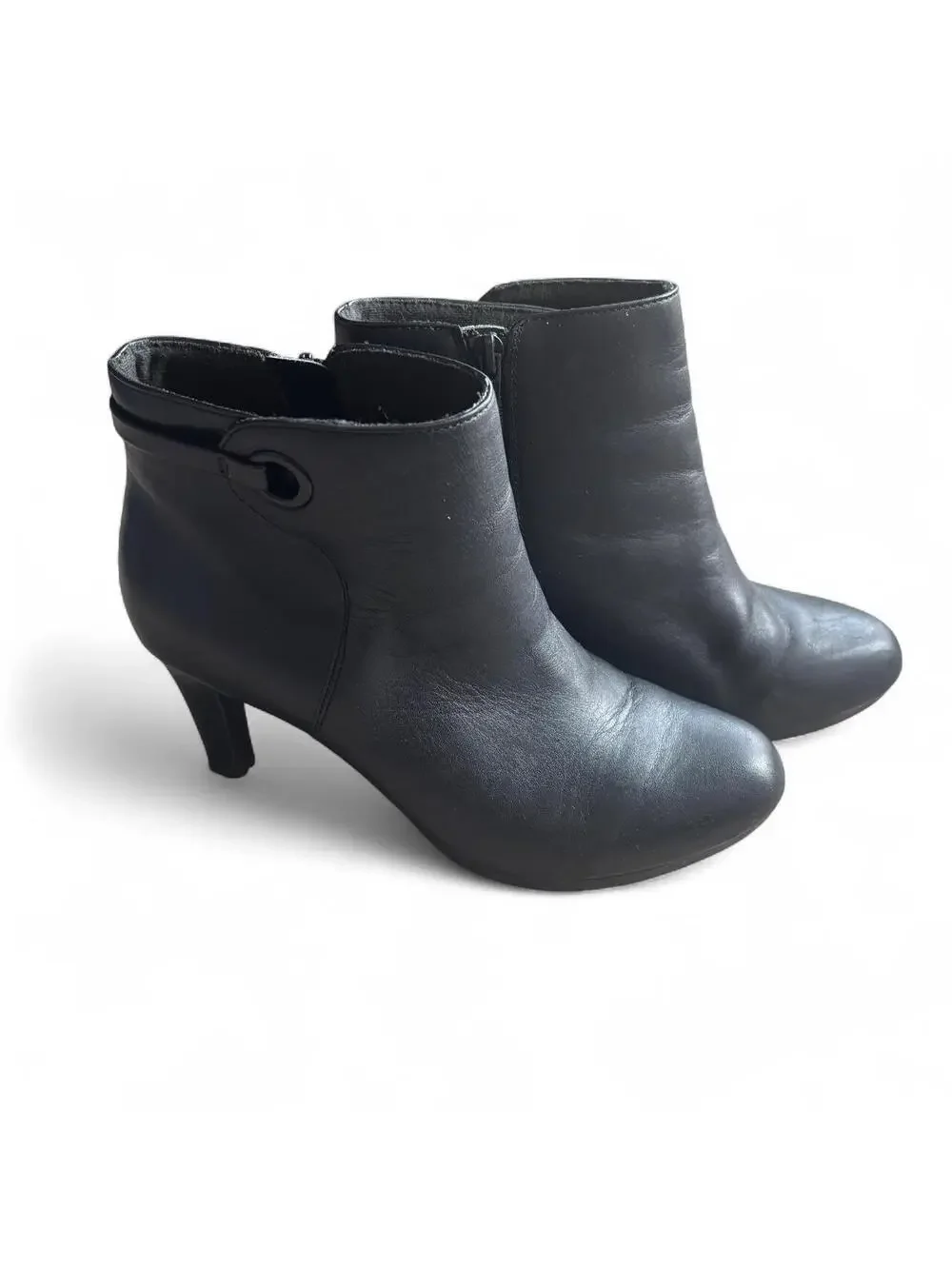 Clarks 8.5 Heels